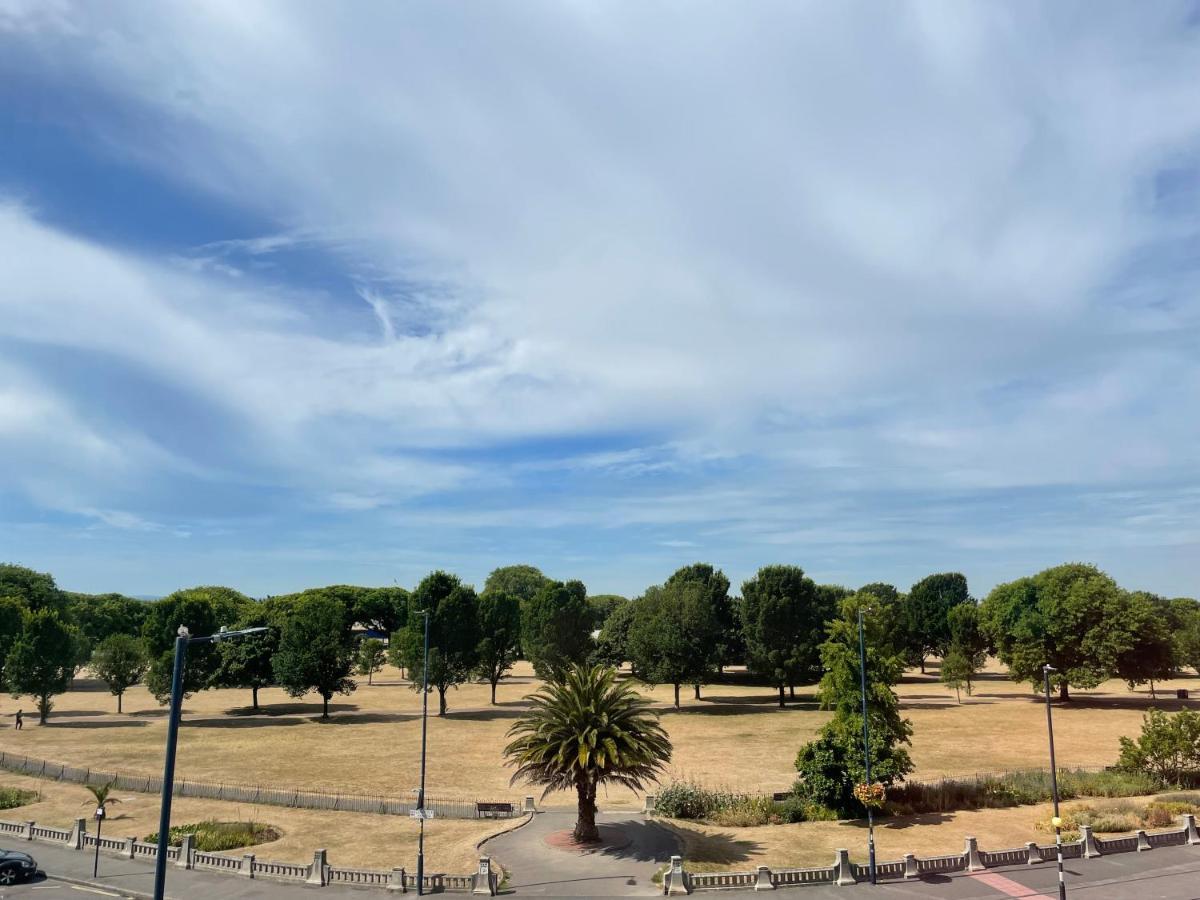 Southsea, Portsmouth - Two Bedroom Apartment - Newly Refurbished Throughout - Treetop Sea Views Dış mekan fotoğraf