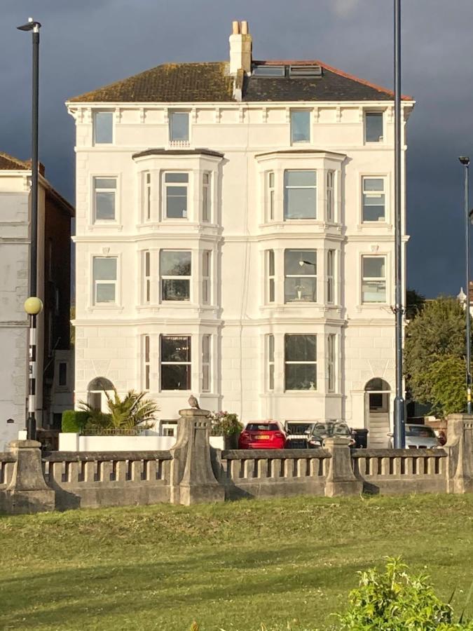 Southsea, Portsmouth - Two Bedroom Apartment - Newly Refurbished Throughout - Treetop Sea Views Dış mekan fotoğraf