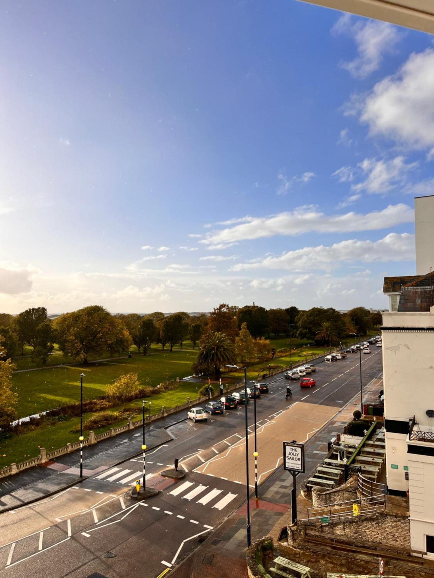 Southsea, Portsmouth - Two Bedroom Apartment - Newly Refurbished Throughout - Treetop Sea Views Dış mekan fotoğraf