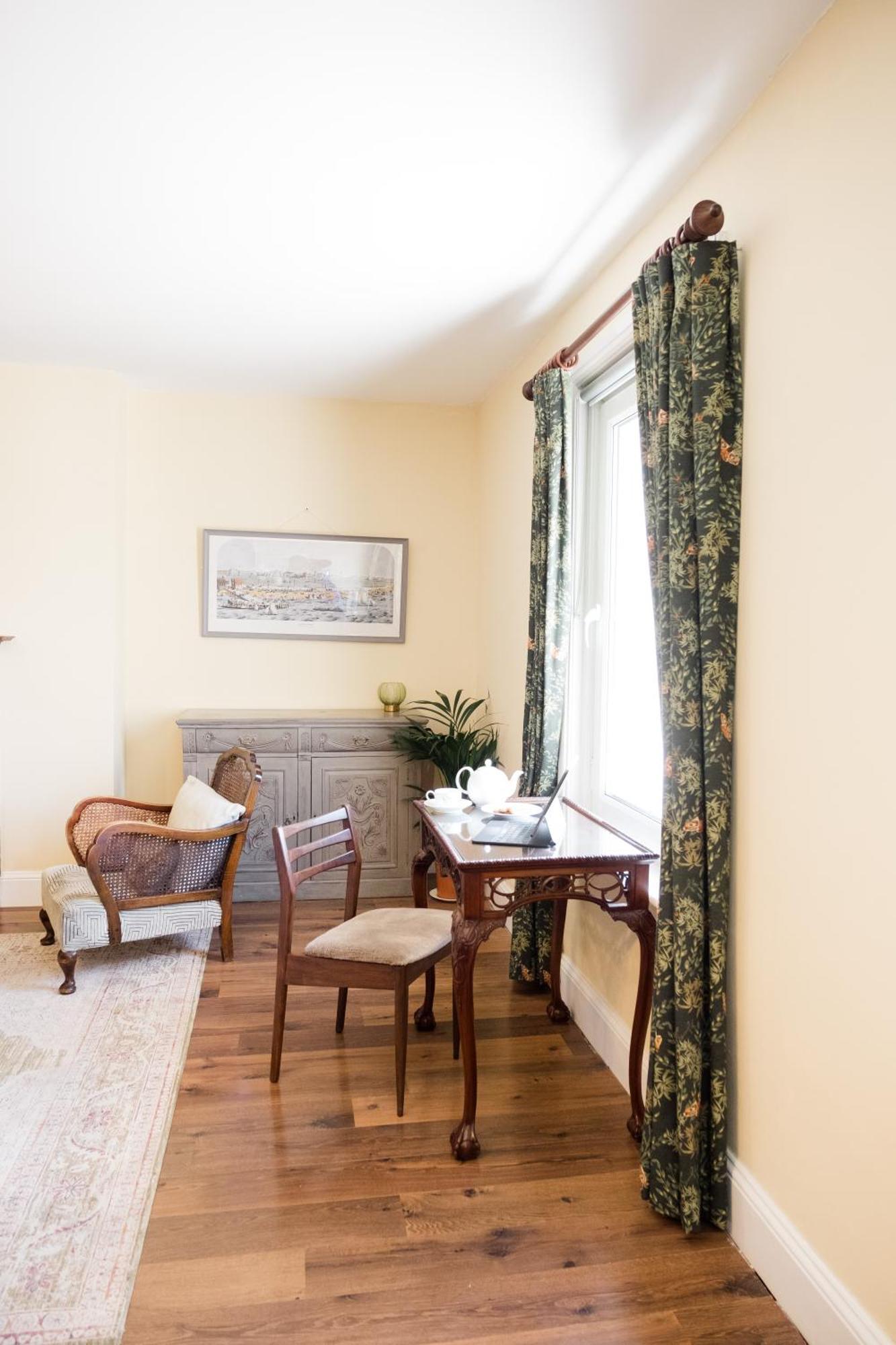 Southsea, Portsmouth - Two Bedroom Apartment - Newly Refurbished Throughout - Treetop Sea Views Dış mekan fotoğraf