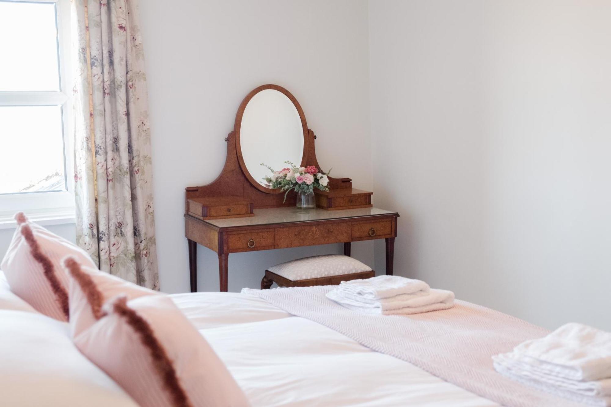 Southsea, Portsmouth - Two Bedroom Apartment - Newly Refurbished Throughout - Treetop Sea Views Dış mekan fotoğraf