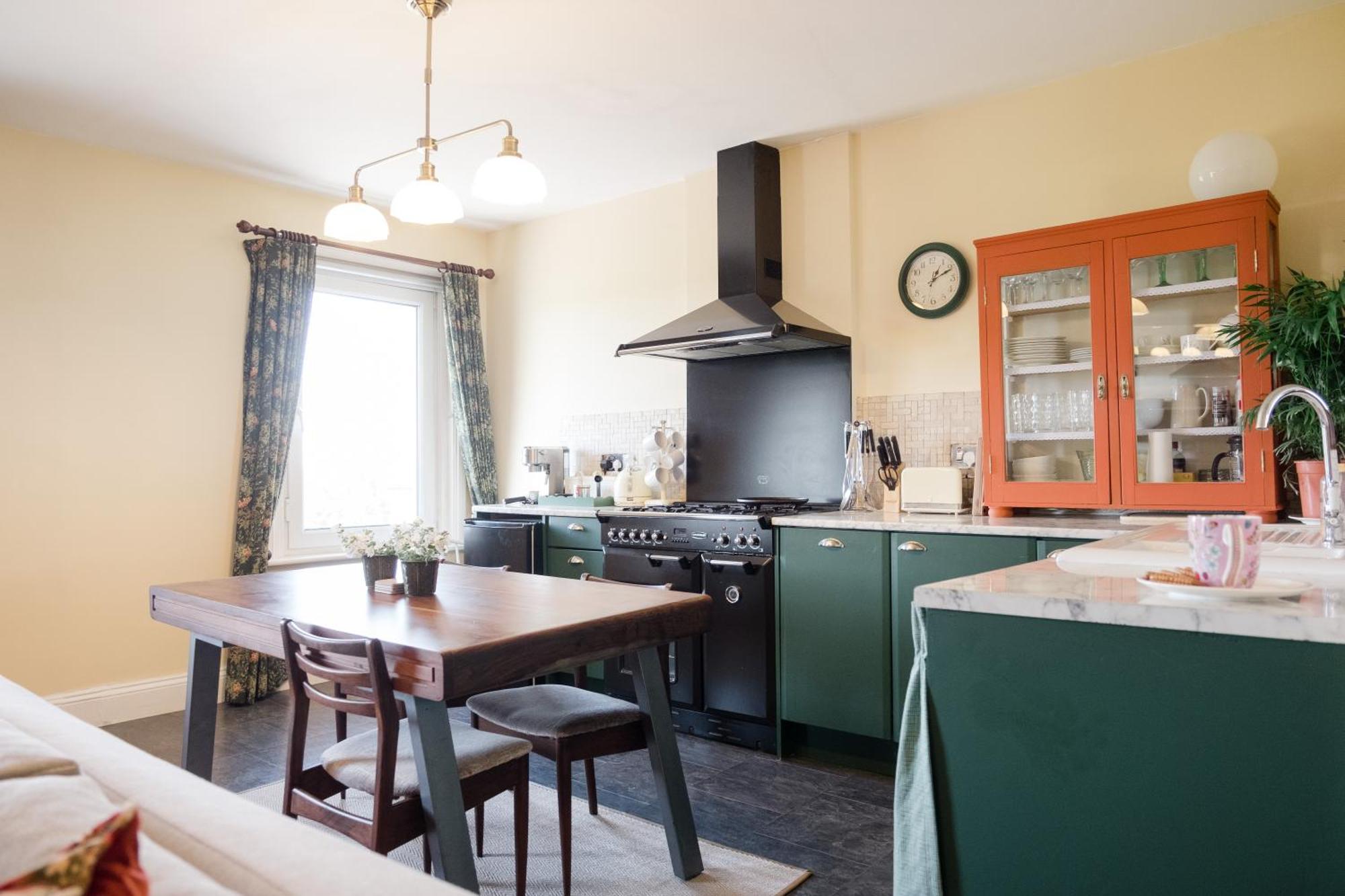 Southsea, Portsmouth - Two Bedroom Apartment - Newly Refurbished Throughout - Treetop Sea Views Dış mekan fotoğraf