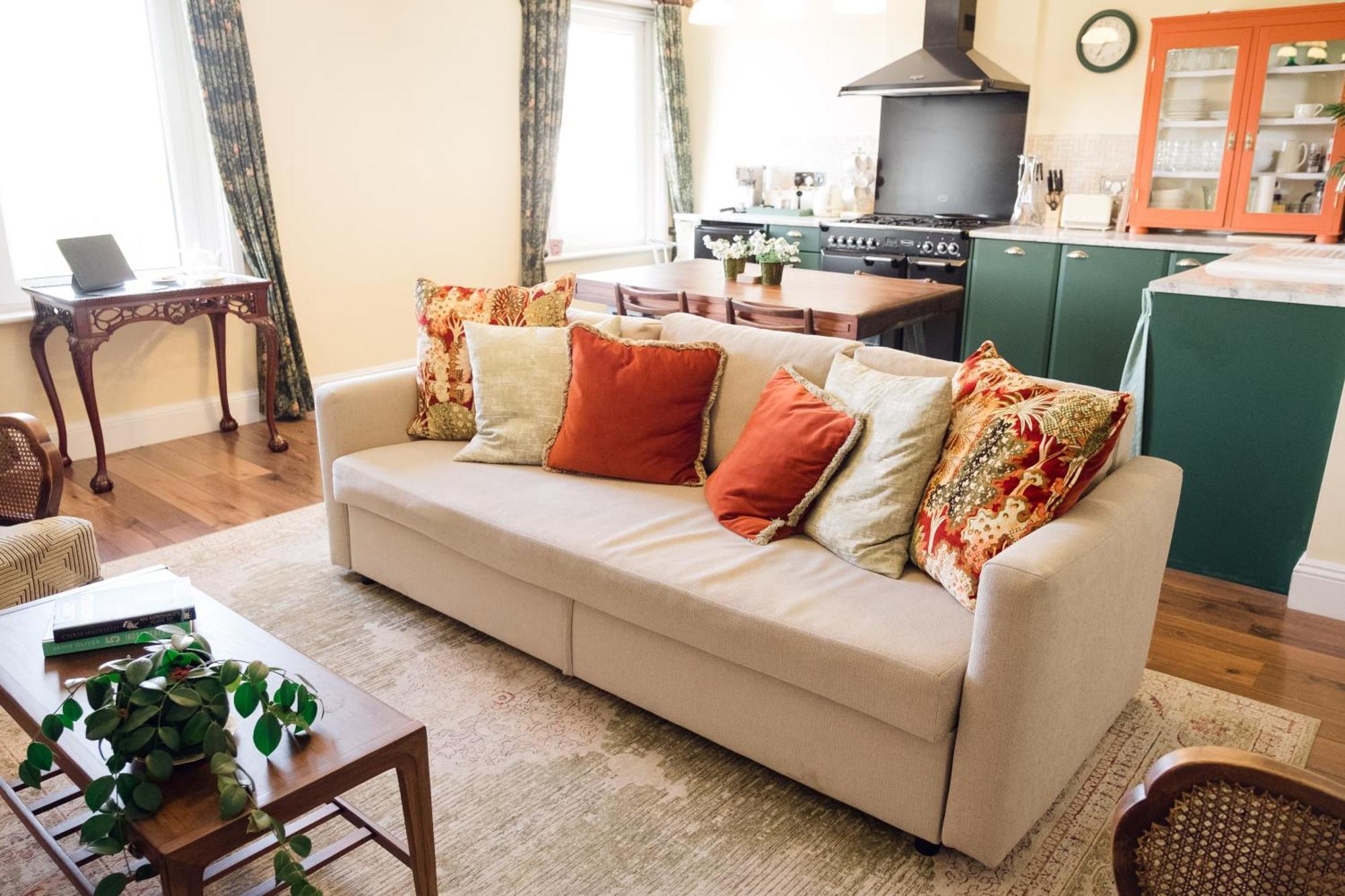Southsea, Portsmouth - Two Bedroom Apartment - Newly Refurbished Throughout - Treetop Sea Views Dış mekan fotoğraf