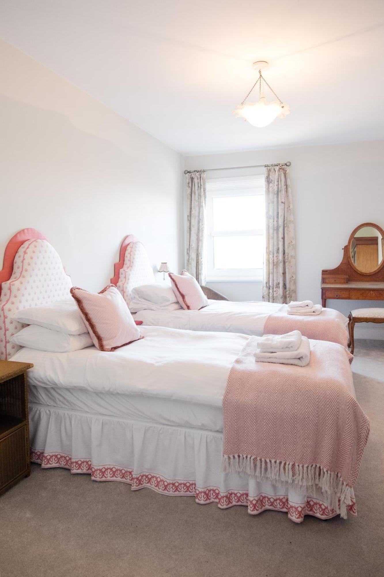 Southsea, Portsmouth - Two Bedroom Apartment - Newly Refurbished Throughout - Treetop Sea Views Dış mekan fotoğraf