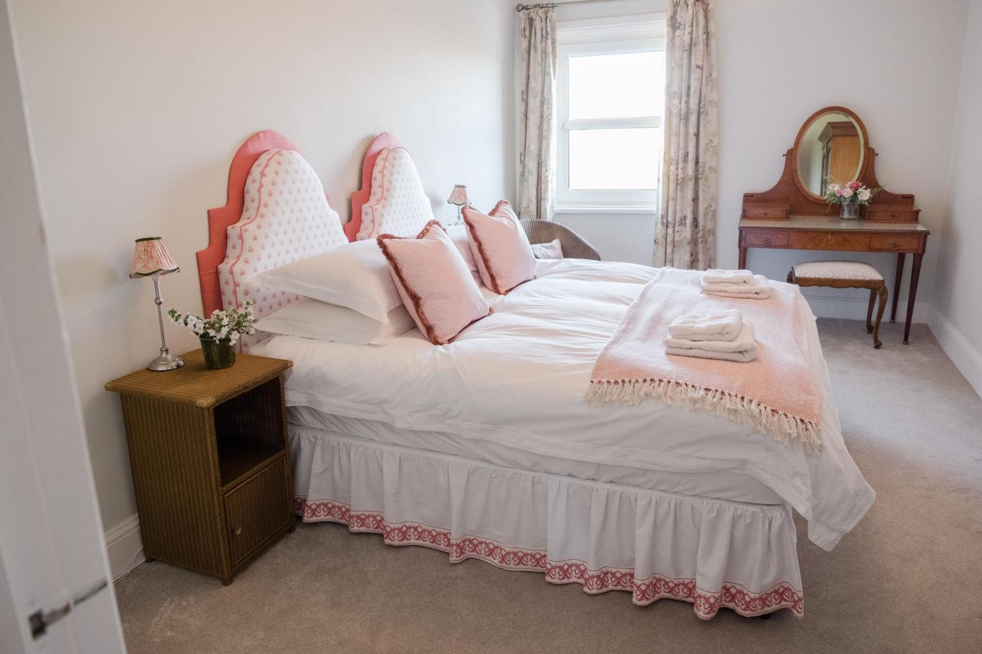 Southsea, Portsmouth - Two Bedroom Apartment - Newly Refurbished Throughout - Treetop Sea Views Dış mekan fotoğraf