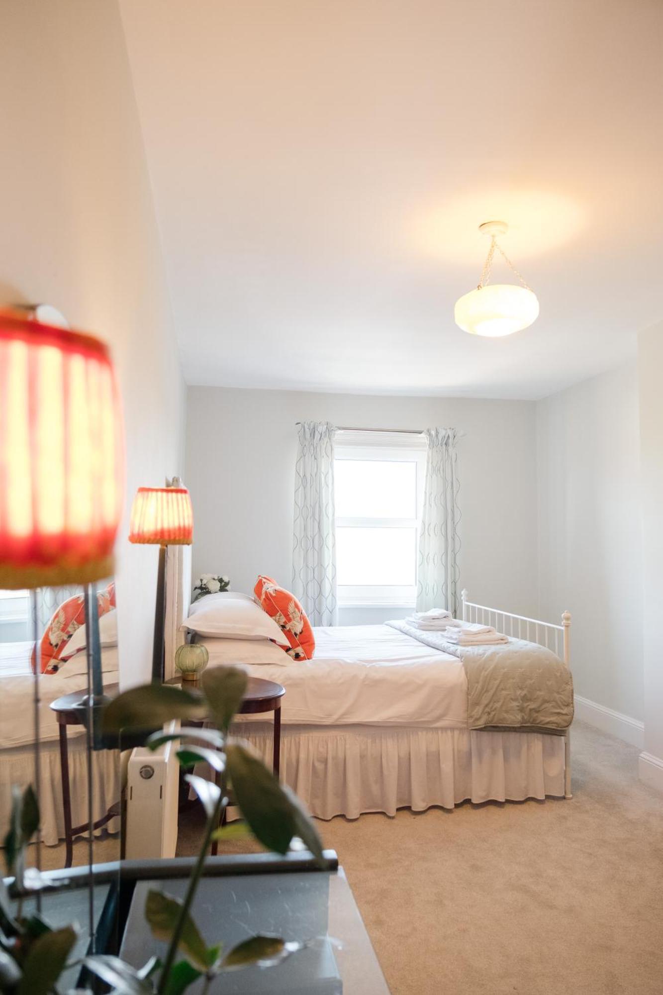 Southsea, Portsmouth - Two Bedroom Apartment - Newly Refurbished Throughout - Treetop Sea Views Dış mekan fotoğraf