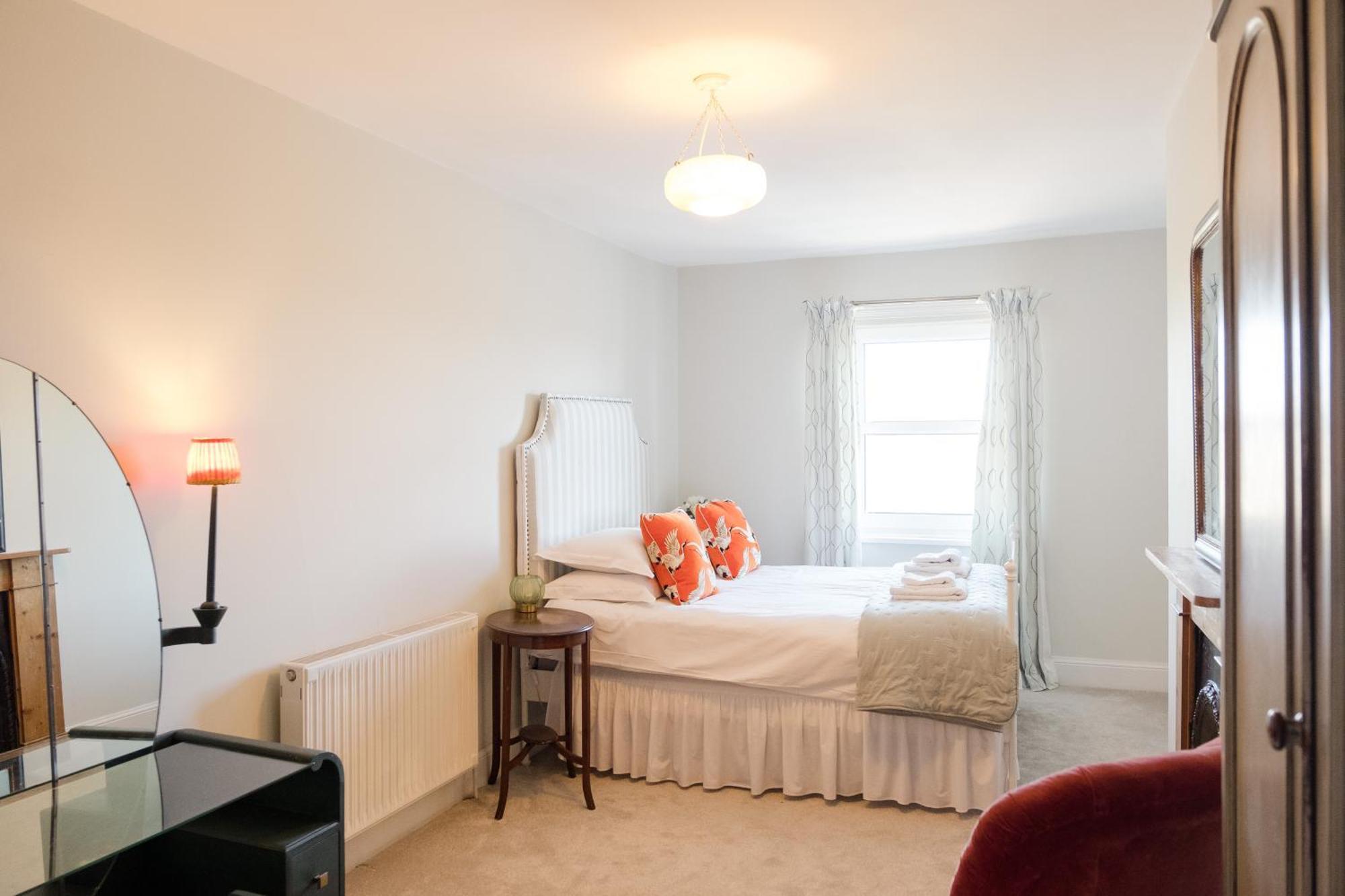 Southsea, Portsmouth - Two Bedroom Apartment - Newly Refurbished Throughout - Treetop Sea Views Dış mekan fotoğraf