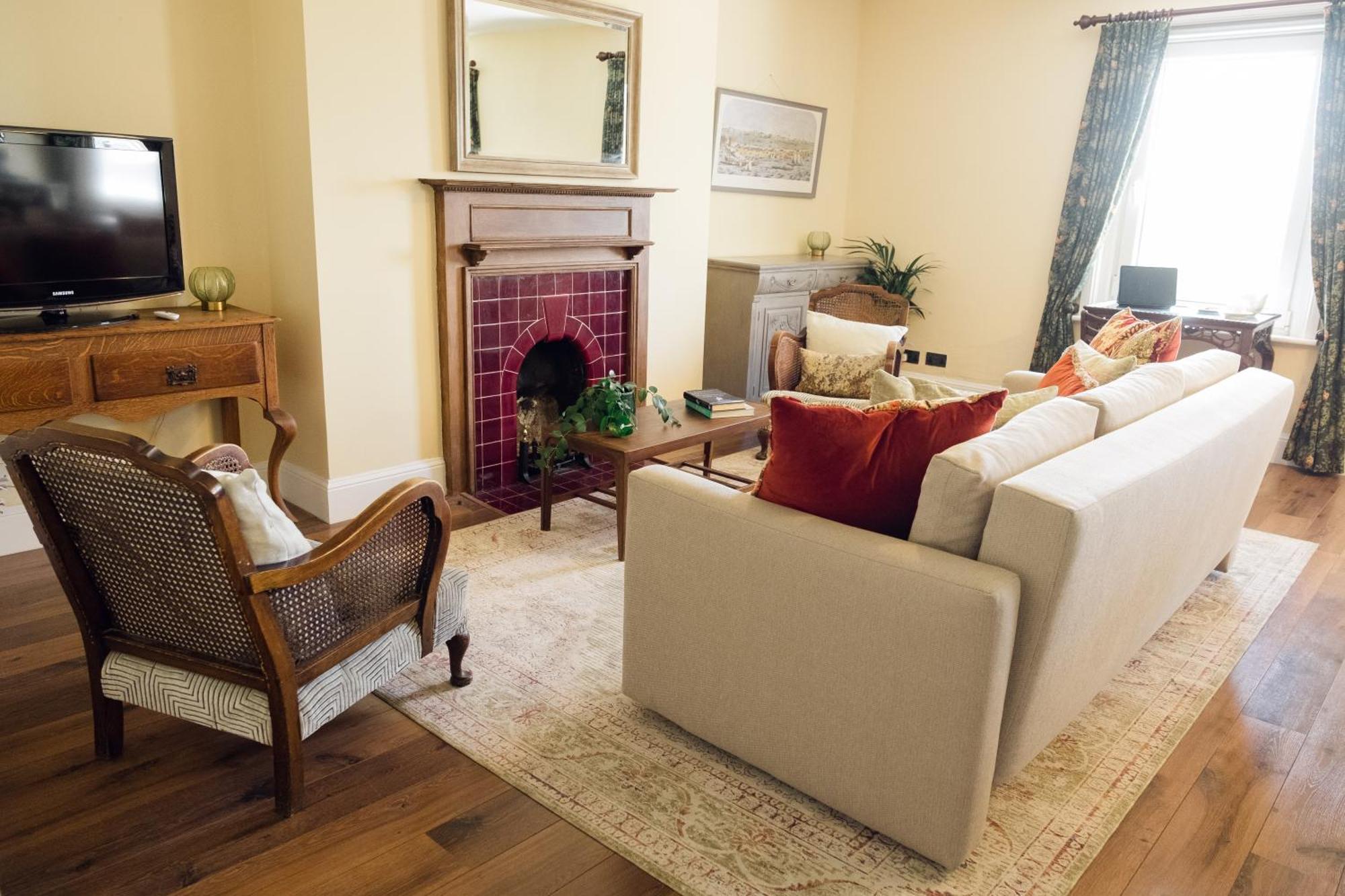 Southsea, Portsmouth - Two Bedroom Apartment - Newly Refurbished Throughout - Treetop Sea Views Dış mekan fotoğraf