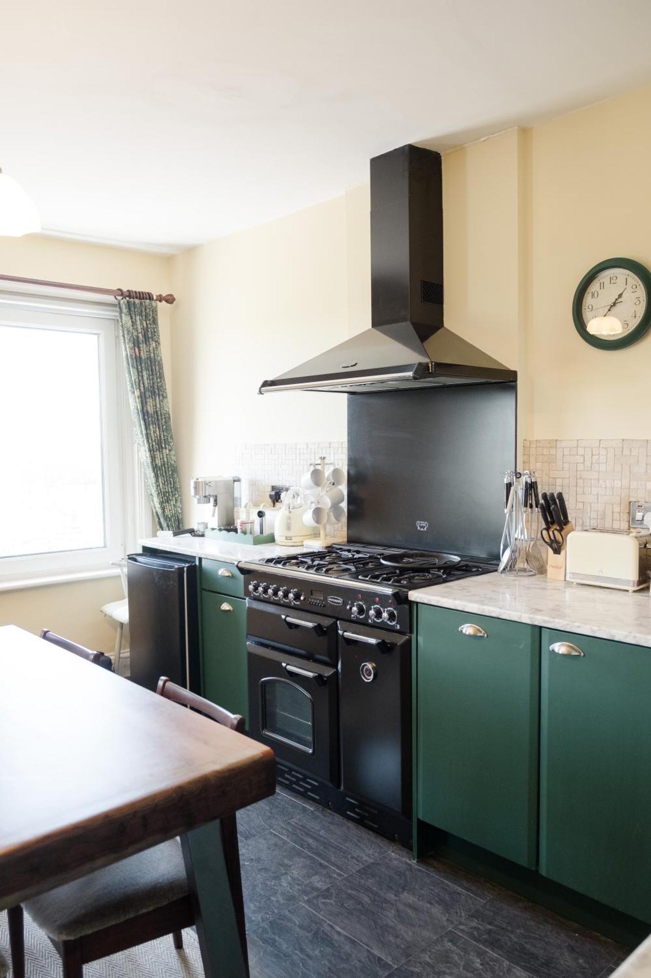 Southsea, Portsmouth - Two Bedroom Apartment - Newly Refurbished Throughout - Treetop Sea Views Dış mekan fotoğraf