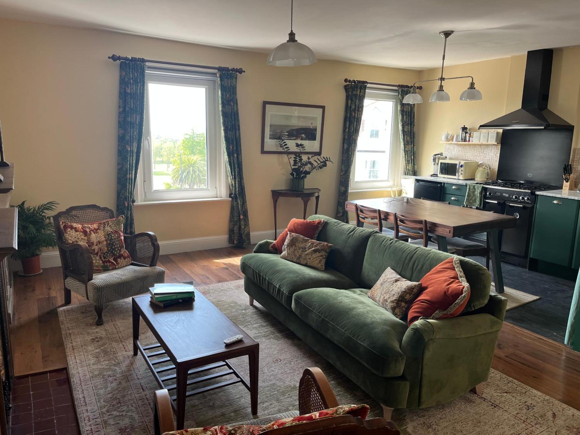 Southsea, Portsmouth - Two Bedroom Apartment - Newly Refurbished Throughout - Treetop Sea Views Dış mekan fotoğraf